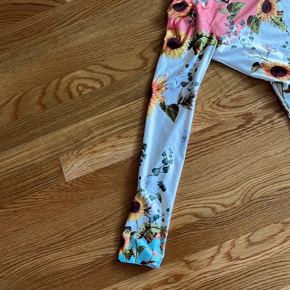 Agua Bendita Clara Sunshower One Piece Swimsuit Rash Guard Size Medium New - Picture 8 of 16